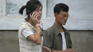Quà đính hôn ở Triều Tiên: Điện thoại hot hơn nhẫn đôi