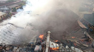 Hà Nội: Cháy lớn ở xưởng gỗ nghìn m2 sát đường Giải Phóng