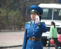 Cận cảnh nhan sắc nữ cảnh sát giao thông ở Triều Tiên