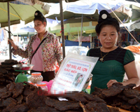 Lên Hà Giang xem người Thái đen làm thịt trâu gác bếp