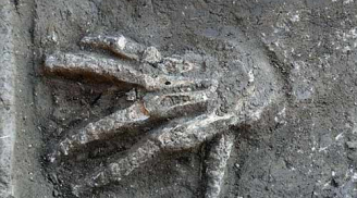 Phát hiện 16 bàn tay bị chặt đứt, chôn ở cung điện cổ xưa