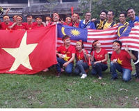 CĐV Việt gửi thông điệp hòa bình được Malaysia ca ngợi