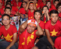 Việt Nam thua Malaysia: HLV Miura nổi điên, CĐV bật khóc