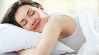 3 kiểu ngủ khiến mắt bị thâm đen, nhanh lão hóa