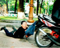 Hà Nội: Đi vệ sinh, nhân viên ngân hàng bị cướp xe máy