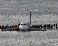 Cận cảnh máy bay Airbus A320 'đáp' xuống nước an toàn