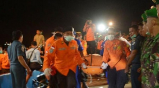 Nạn nhân QZ8501 còn sống sau khi máy bay rơi xuống biển