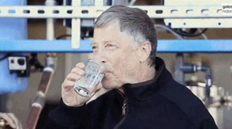 Tỷ phú Bill Gates uống nước tái chế từ… phân người