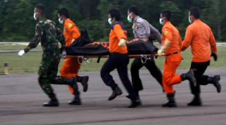 QZ8501: Tìm thấy nhiều th.i th.ể vẫn còn thắt dây an toàn