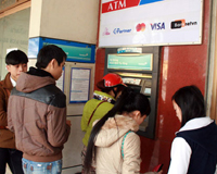 ATM bất động, ngân hàng “cạn tiền” ngày cuối năm