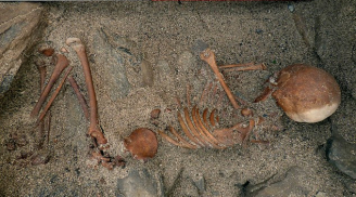 Phát hiện hài cốt thiếu niên cổ đại vùi dưới cát 4.000 năm