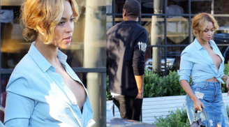 Beyonce táo bạo thả rông ngực và không cài cúc áo dạo phố