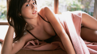 Người mẫu Nhật chia sẻ bí quyết phát hiện vòng 1 giả