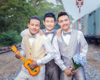 Ba chàng trai đồng tính tổ chức đám cưới gây xôn xao dư luận