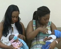 Kỳ lạ: mẹ và con gái sinh cách nhau 34 phút