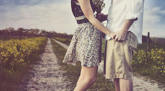 Vì sao phụ nữ cảm thấy may mắn khi yêu chàng trai chân ngắn?
