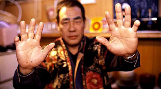 Kinh hoàng nghi lễ chặt ngón tay chuộc tội của Yakuza
