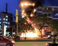 Hà Nội: Chi nhánh ngân hàng Quốc dân cháy lớn