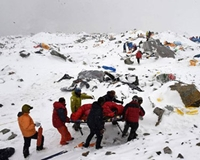 Bị lừa tiền, 9 nhà leo núi may mắn thoát khỏi thảm họa ở Nepal