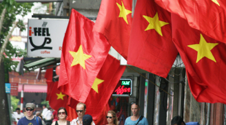 Hà Nội, TP.HCM rực rỡ cờ hoa chào mừng 40 năm giải phóng