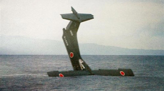Siêu thủy phi cơ US-2 chở 19 người bất ngờ lao đầu xuống biển