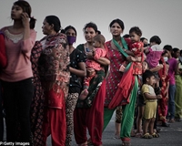 Sau động đất, phụ nữ Nepal có nguy cơ bị bán làm nô lệ tình dục