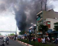 Sài Gòn: Cháy hàng loạt phòng trọ, người dân tán loạn bỏ chạy