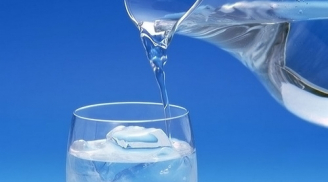Uống nước đá gây hại khôn lường thế nào với sức khỏe?