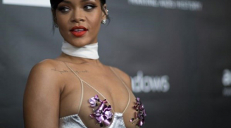 Rihanna thân thiết người mẫu gốc Việt sau khi Chris Brown có con