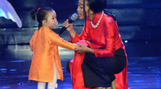 Con gái Đoan Trang ngậm ti giả lên sân khấu