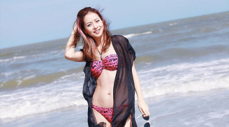 Jennifer Phạm diện bikini nóng bỏng, khoe dáng trước biển Sầm Sơn