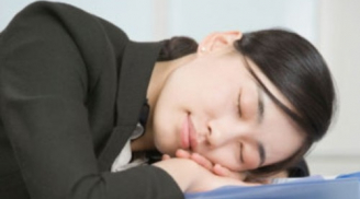 Mẹo đơn giản nhất để xua tan cơn buồn ngủ tại văn phòng