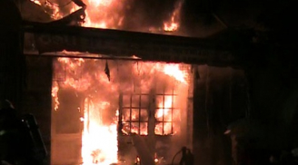 TP. HCM: Cháy lớn trong đêm, cửa hàng tạp hoá biến thành tro