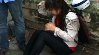 Hà Nội: Đang đi xe, nữ sinh bị cành cây cổ thụ rơi trúng đầu