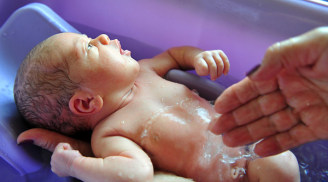 Các kĩ năng giúp mẹ tắm đúng cách cho bé sơ sinh