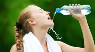 Liệu có tốt khi uống nước quá nhiều trong ngày nắng?