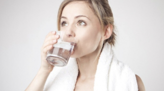 Sai lầm gây hại khôn lường khi uống nước trong những ngày hè