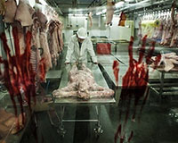 Hãi hùng: Cửa hàng chuyên bán 'thịt người' còn dính đầy máu