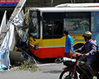 Xe buýt số 32 gây tai nạn liên hoàn trên đường Kim Mã