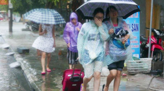 Quảng Ninh mưa lớn, 2.500 du khách mắc kẹt ở Cô Tô