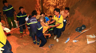 Hàng trăm người trắng đêm giải cứu bé 7 tuổi rơi xuống giếng sâu