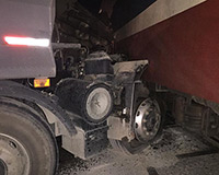 Hà Nam: Tàu hỏa bẻ gãy đầu xe tải, 1 người tử vong