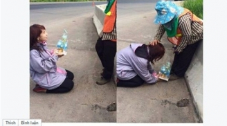 Thiếu nữ quỳ gối tặng quà người mẹ quét rác gây xúc động mạnh