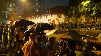 Người Hà Nội dầm mưa xem tổng duyệt diễu binh mừng Quốc khánh