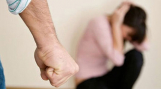 Từ chối quan hệ, người phụ nữ bị bạn trai đánh dã man ở nhà nghỉ
