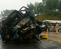 Xe dâu gặp tai nạn trên cao tốc HN- Lào Cai, 9 người thương vong