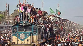 Sốc với cảnh hàng ngàn người Bangladesh lên tàu về quê đón lễ