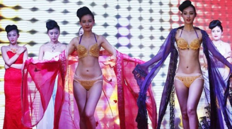 'Sốc' với màn trình diễn nội y bằng vàng của người mẫu Trung Quốc