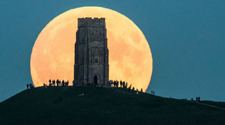 Ngắm 'siêu trăng máu' tuyệt đẹp hiếm thấy trên khắp thế giới