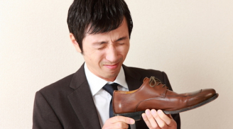 Mẹo xử lý giày dép có mùi hôi cho ông xã